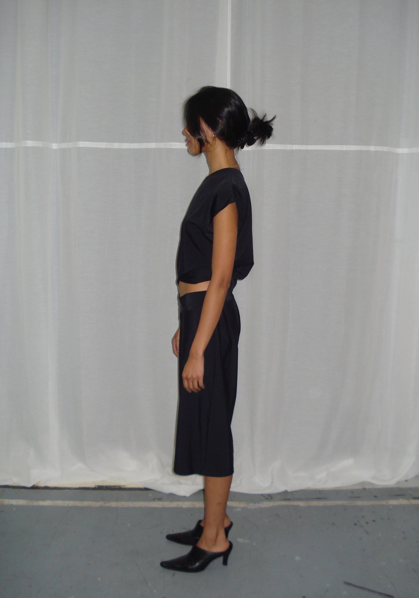 “CONTOUR” capri pant