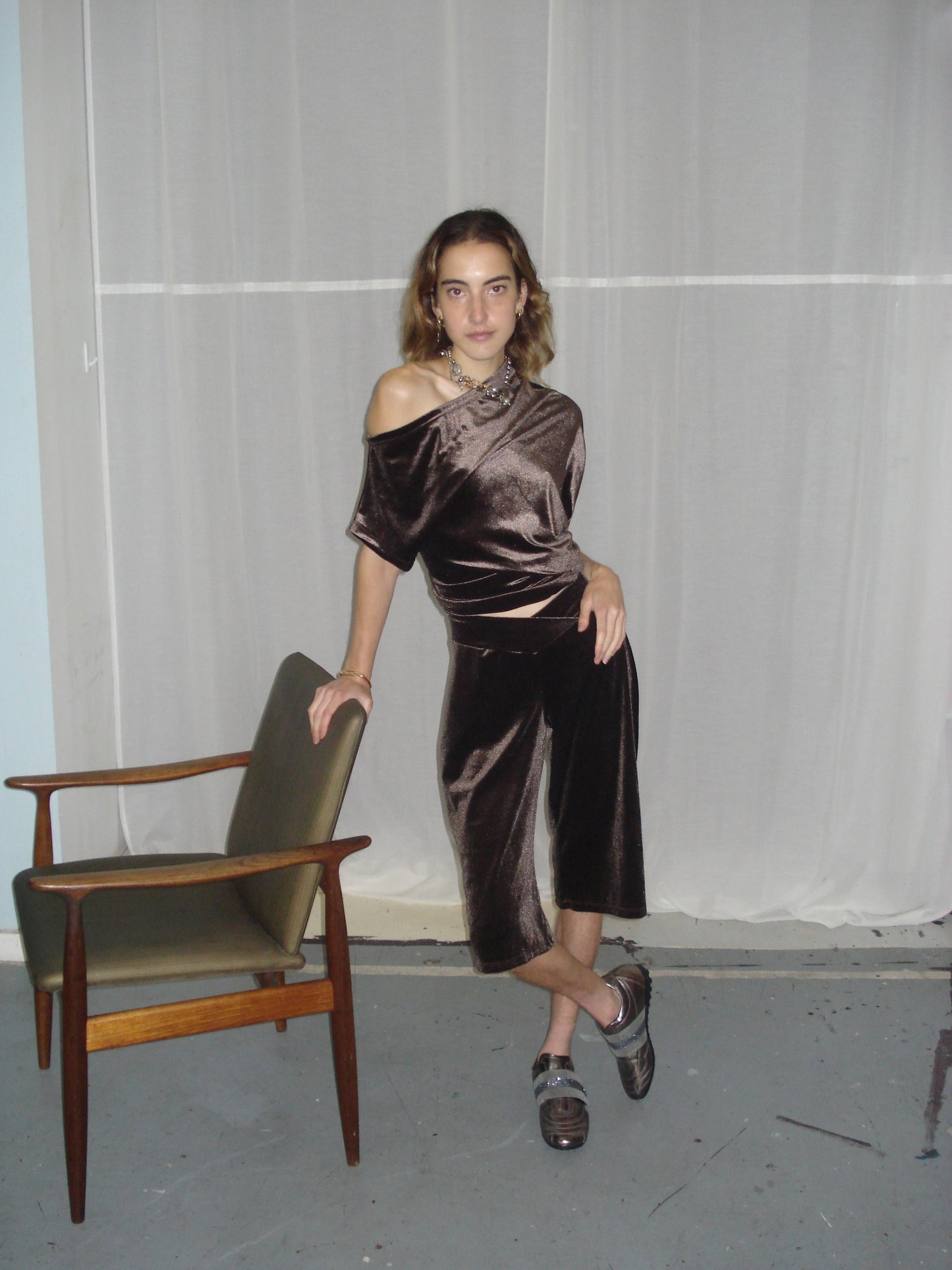 “CONTOUR” capri pant