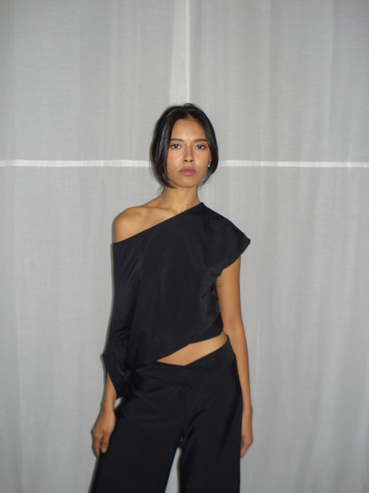 “COLD SHOULDER” top